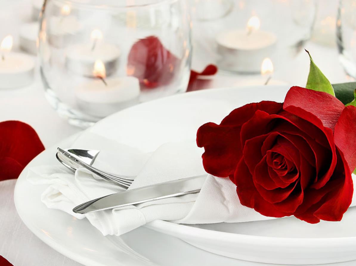 Gelin ve Damada 1. Yıl Dönümünde Akşam Yemeği Hediyesi